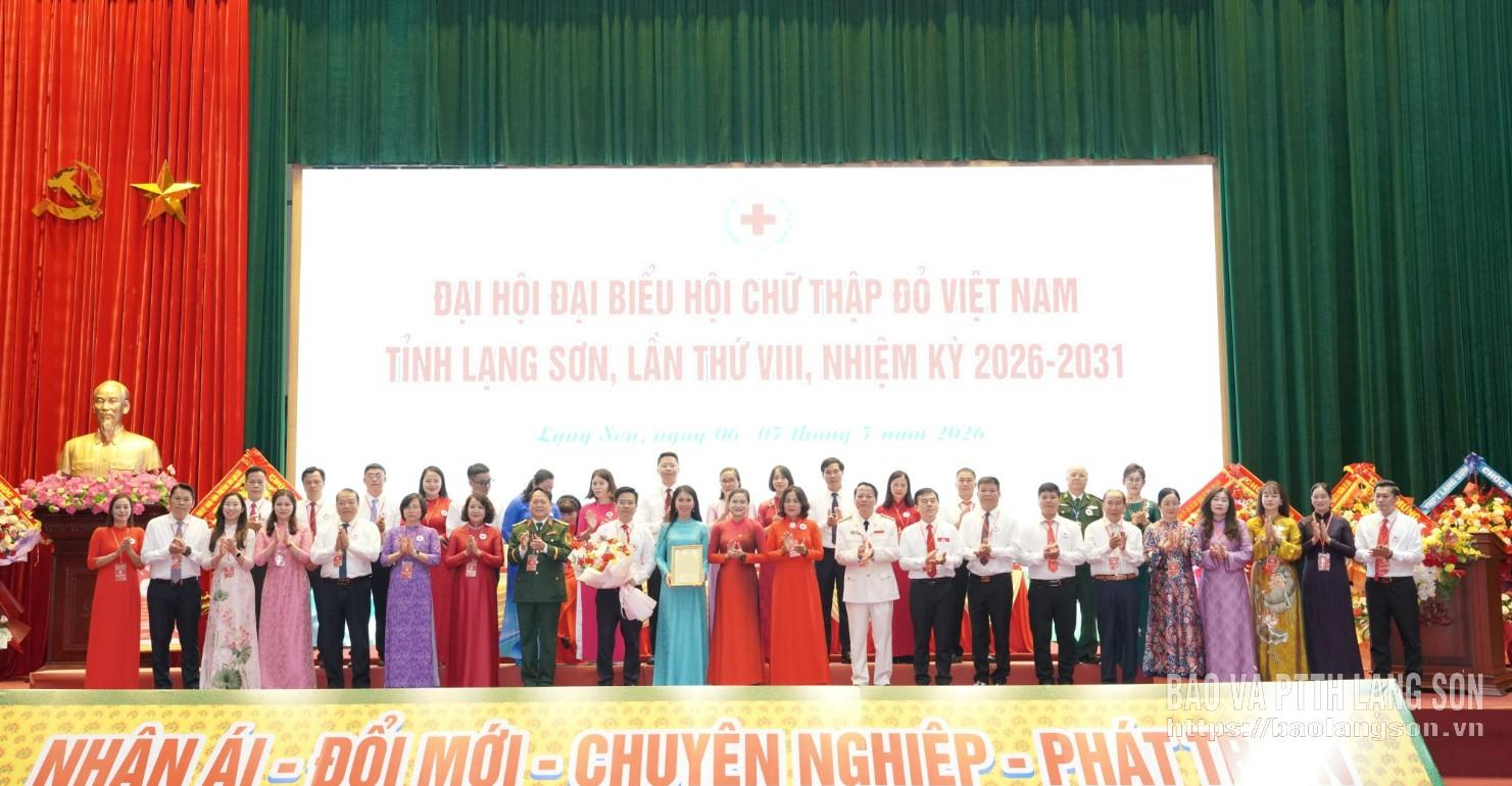 Lãnh đạo Trung ương Hội Chữ thập đỏ Việt Nam chúc mừng Chủ tịch Danh dự Hội Chữ Thập đỏ tỉnh và Ban Chấp hành khóa mới