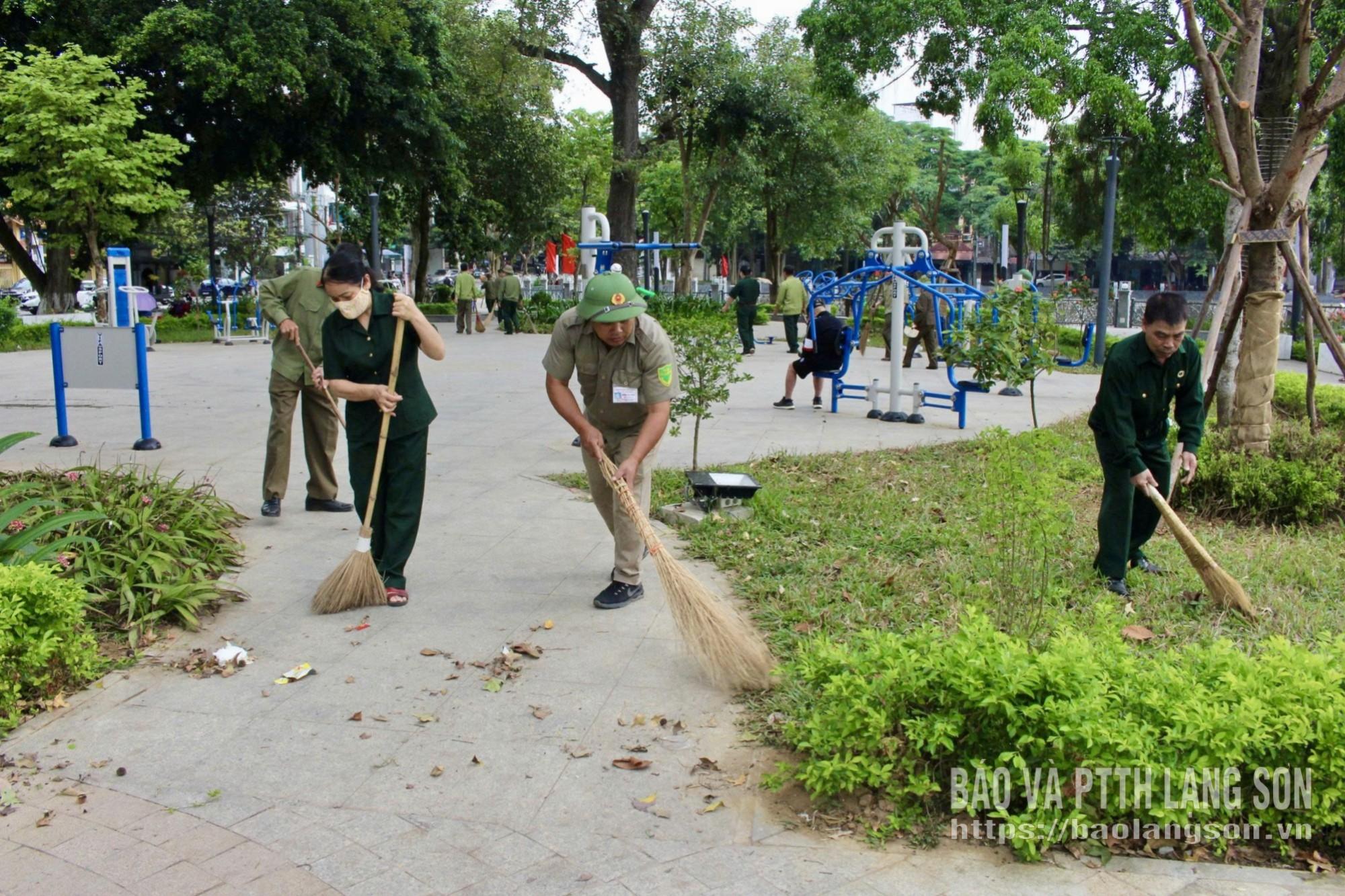 Cựu chiến binh phường Tam Thanh ra quân tổng vệ sinh môi trường