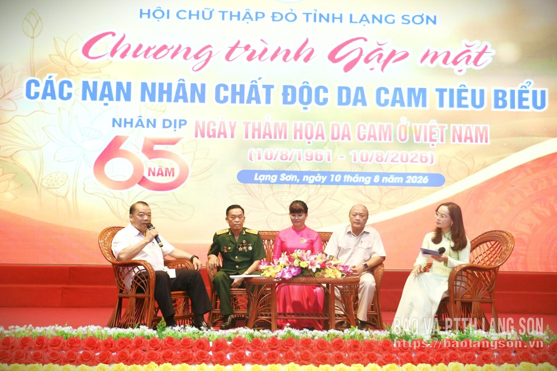 Các đại biểu tham gia giao lưu tại chương trình
