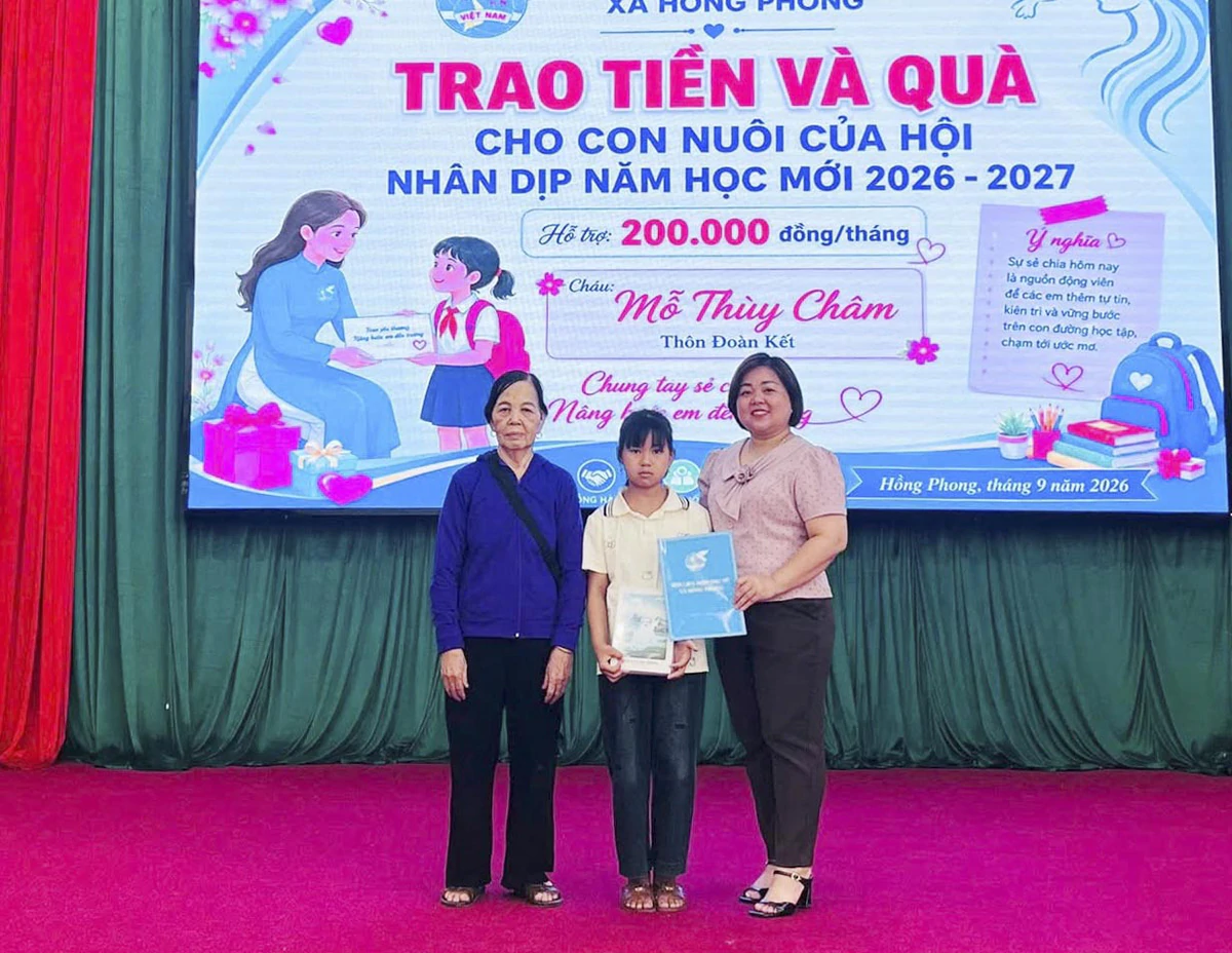 Hội LHPN Lạng Sơn “tiếp sức đến trường” cho học sinh nghèo - Ảnh 3.