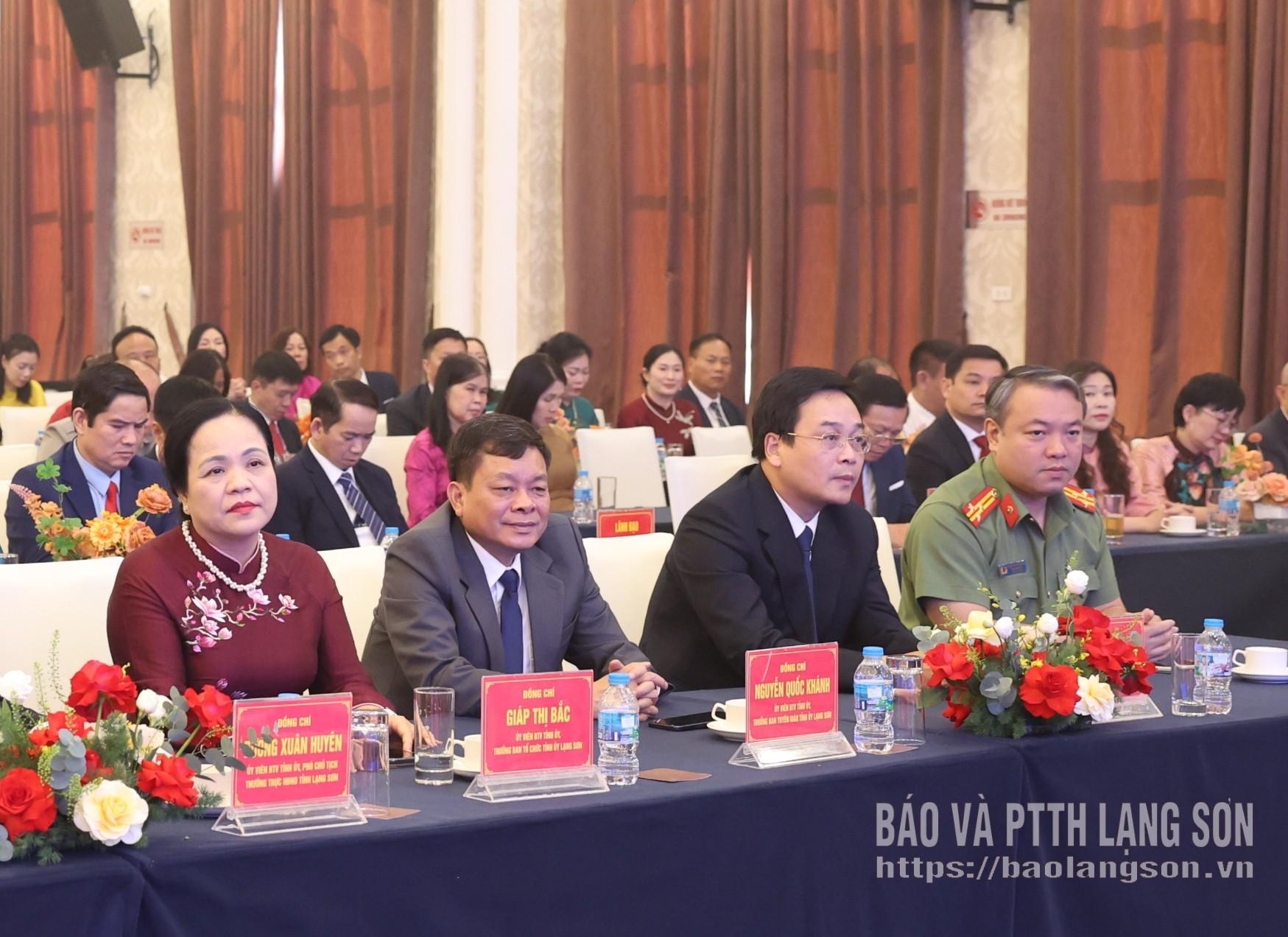 Các đại biểu tham dự lễ tôn vinh