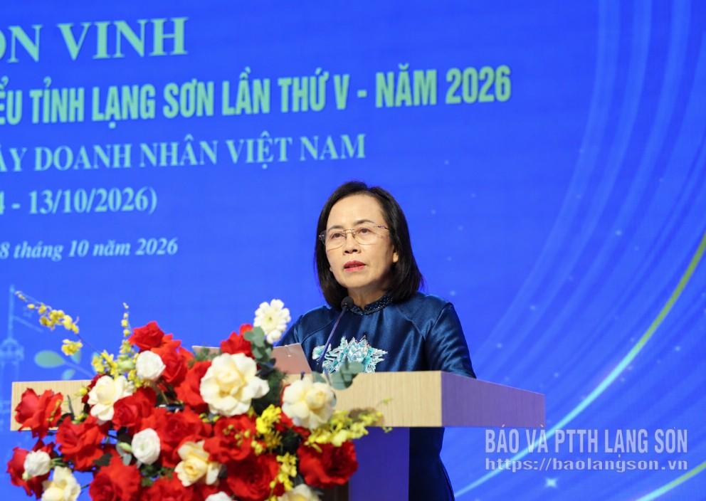 Đồng chí Đoàn Thị Hậu, Phó Bí thư Tỉnh ủy, Chủ tịch HĐND tỉnh phát biểu tại buổi lễ