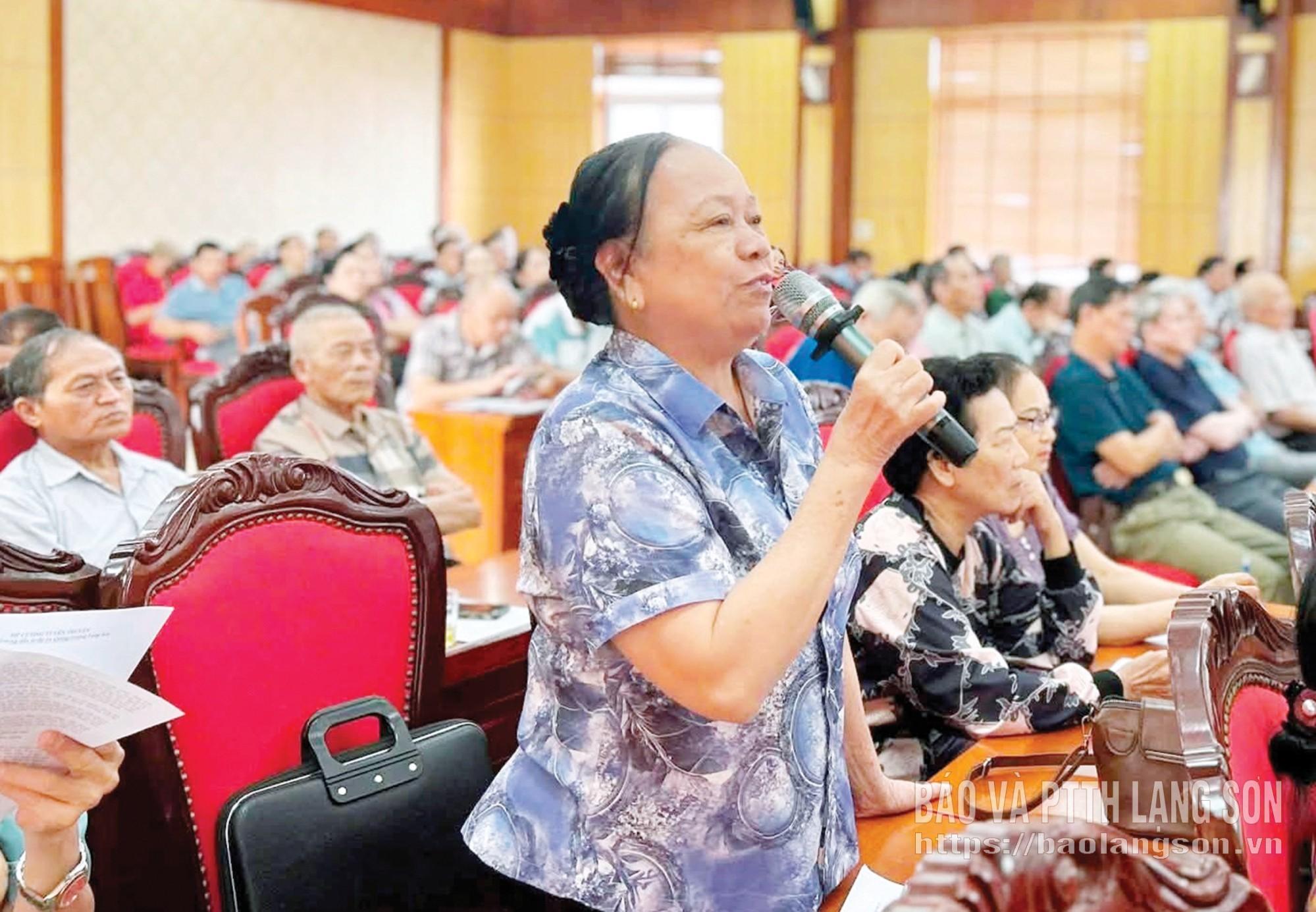 Người dân phường Đông Kinh phát biểu góp ý về dự án tại hội nghị lấy ý kiến về dự án do Ủy ban MTTQ Việt Nam phường tổ chức ngày 15/10/2026