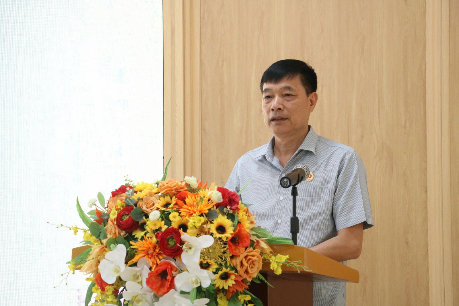 Đồng chí Nguyễn Văn Hương, Chủ tịch Hội CCB tỉnh phát biểu chỉ đạo tại hội nghị giao ban