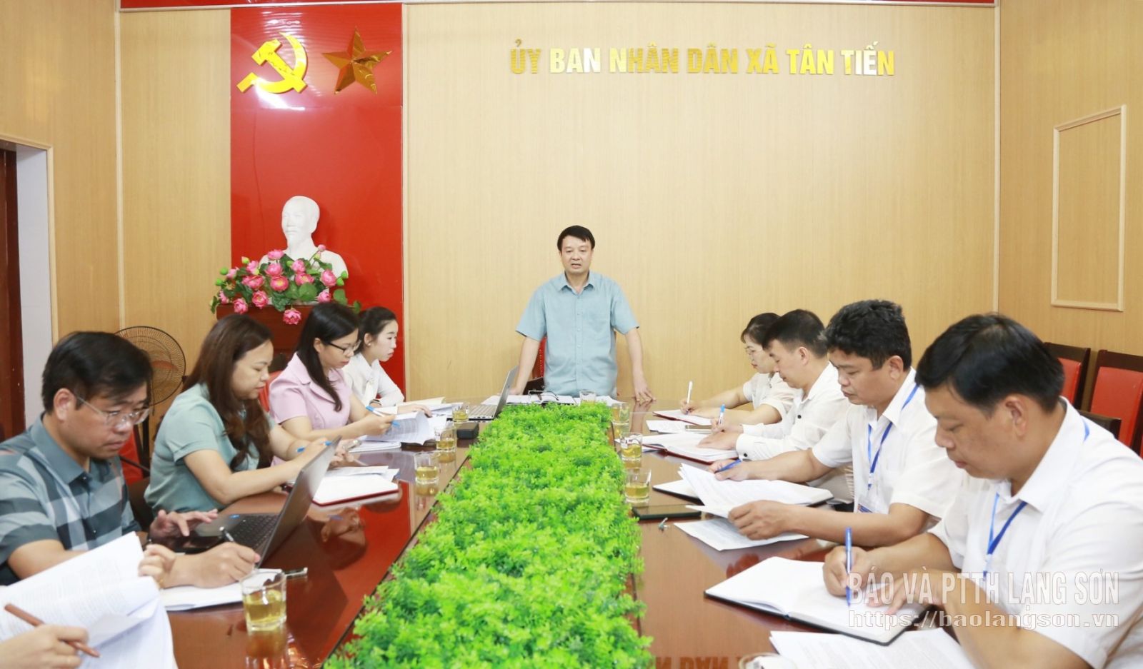 Các đại biểu dự cuộc giám sát